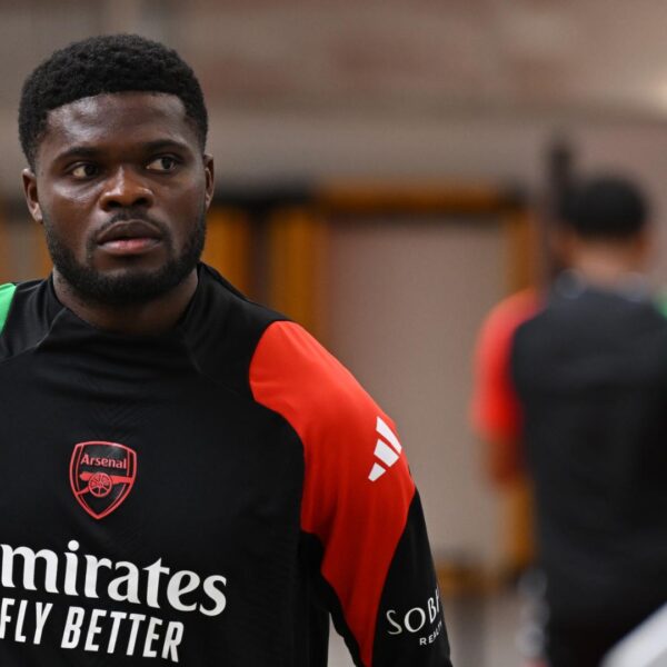 Thomas Partey se une al Villarreal mientras enfrenta proceso judicial en Inglaterra.