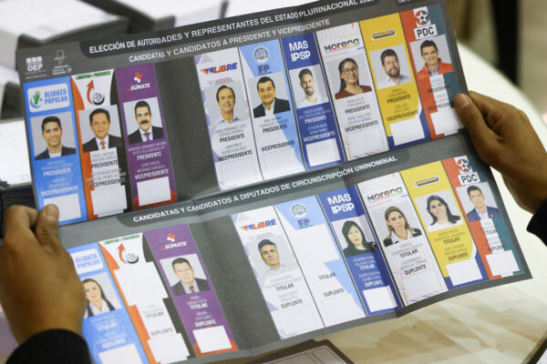 Bolivia define hoy su rumbo político en elecciones presidenciales y parlamentarias, marcadas por crisis económica, polarización y el posible cierre de la era 'socialista'. Foto: DW.