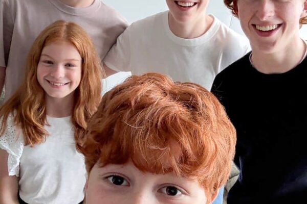 HBO revela a los hermanos Weasley para la serie de Harry Potter
