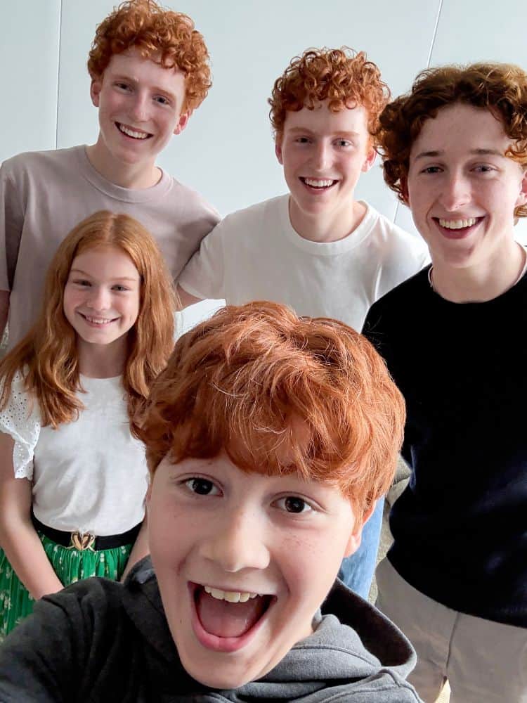 HBO revela a los hermanos Weasley para la serie de Harry Potter