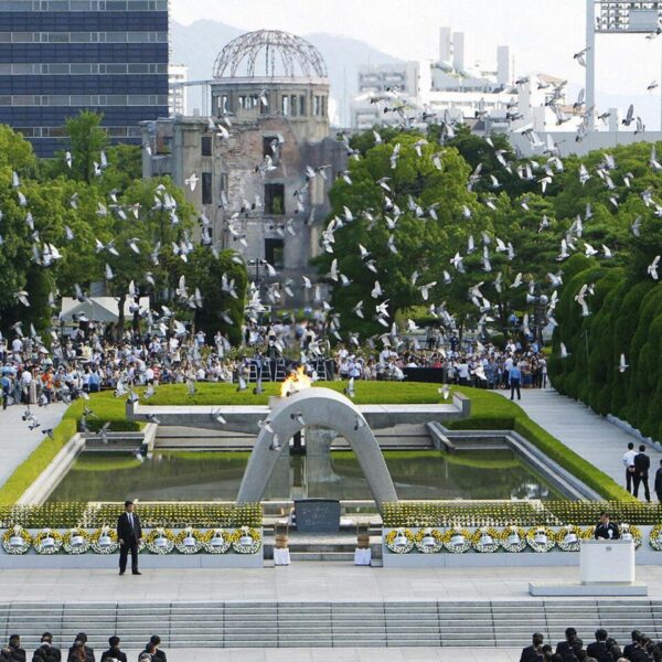 Hiroshima conmemora 80 años del ataque atómico con un llamado global al desarme nuclear. Foto: REUTERS.