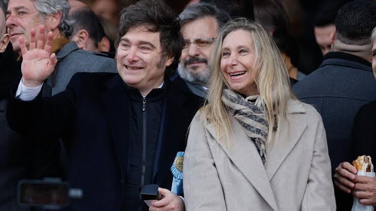 Escándalo de corrupción golpea a Karina Milei: allanamientos e incautación de dólares en Argentina
