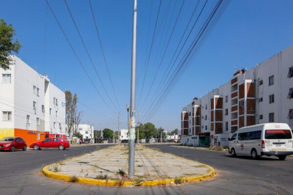En La Margarita, vecinos aseguran que el Infonavit ya no tiene relación con los terrenos .