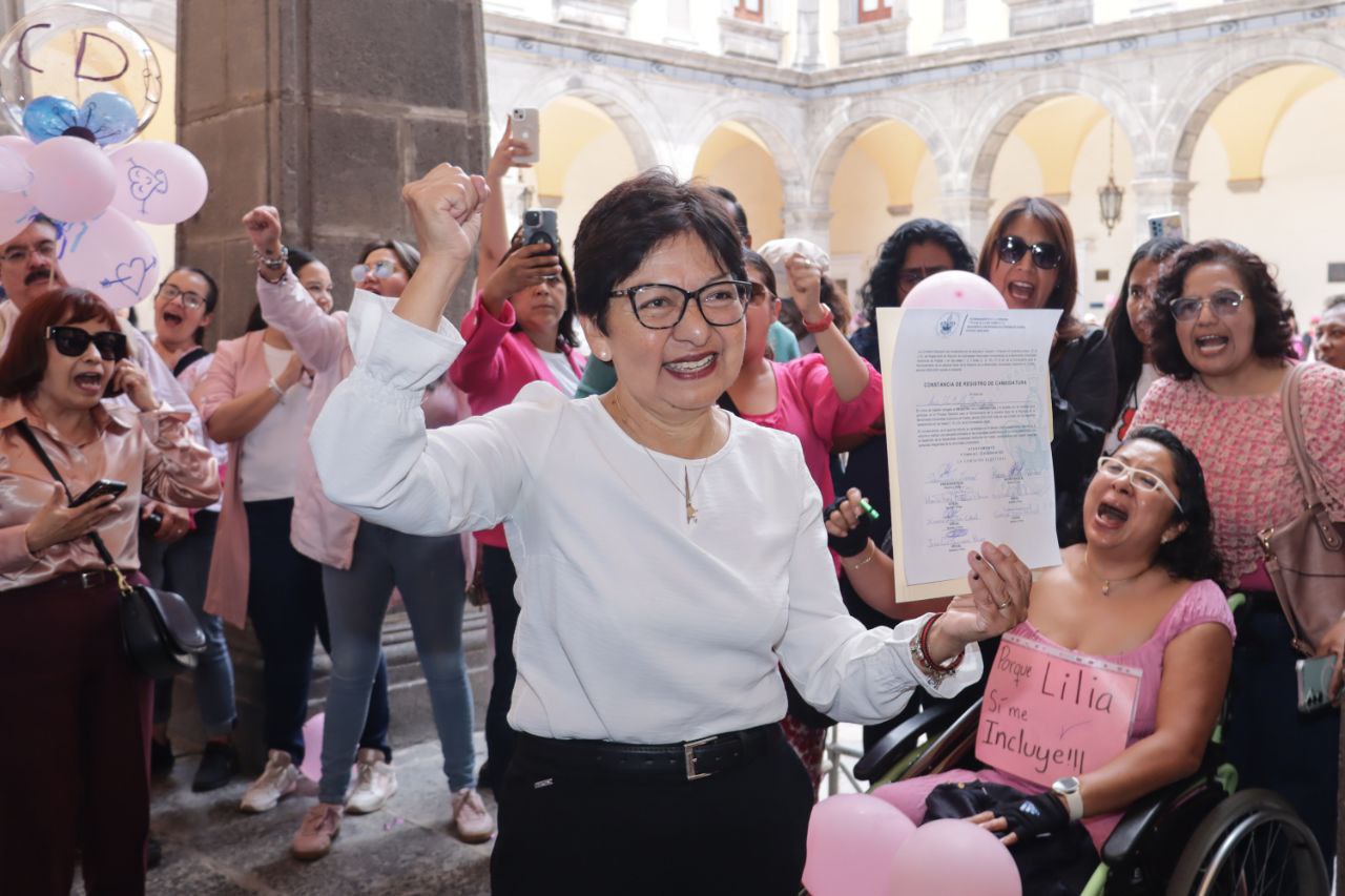 María Lilia Cedillo Ramírez oficializó su registro como candidata a la rectoría de la BUAP para el periodo 2025-2029, con el respaldo de la comunidad universitaria y un mensaje de continuidad enfocado en ampliar la matrícula y garantizar cero rechazos. Foto: EsImagen.