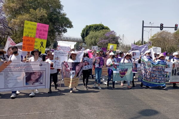 Colectivos feministas y juveniles convocaron a una marcha en Puebla