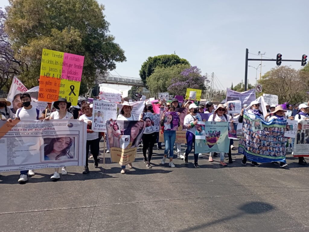 Colectivos feministas y juveniles convocaron a una marcha en Puebla