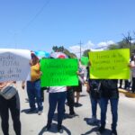 Manifestaciones encontradas en Tehuacán por la destitución de la administradora del Mercado 'La Purísima' revelan divisiones entre comerciantes. Foto: La Jornada.