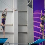 Las gemelas Mía y Lía Cueva Lobato brillaron en Asunción al conquistar el oro en trampolín sincronizado, consolidando su paso en clavados a sus 14 años. Foto: CONADE.