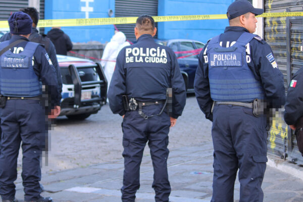En el centro histórico de Puebla, un hombre fue hallado sin vida dentro de un tambo cerca del Mercado 5 de Mayo, siendo este el tercer cadáver localizado en la zona en menos de una semana, lo que eleva la alerta por violencia en la capital poblana. Foto: Agencia Enfoque.