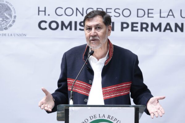 El presidente del Senado, Gerardo Fernández Noroña, reconoció la compra de una casa en Tepoztlán valuada en 12 millones de pesos. Asegura que la está pagando a crédito y que la propiedad ya aparece en su declaración patrimonial pública. Foto: Senado.