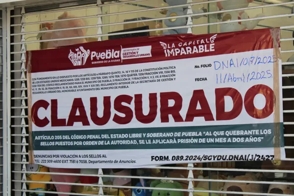 Operativo en tienda china de la 9 Oriente busca frenar el contrabando en Puebla. Foto: Puebla Online.