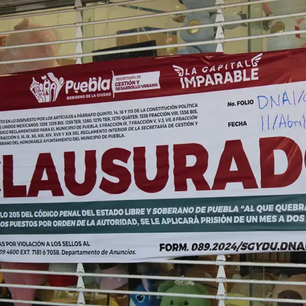 Operativo en tienda china de la 9 Oriente busca frenar el contrabando en Puebla. Foto: Puebla Online.