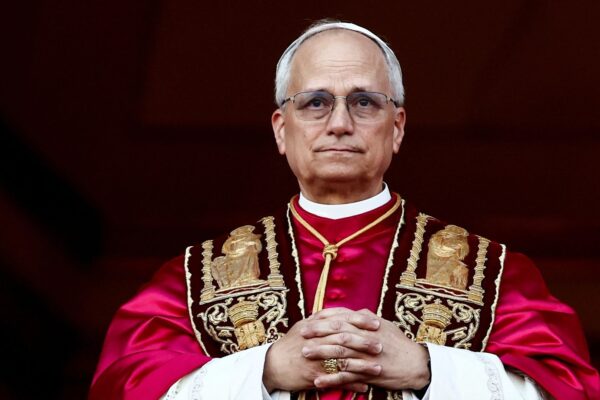 El Papa León XIV hizo un llamado a la oración por la paz y expresó su cercanía a las poblaciones afectadas por los conflictos en Cabo Delgado, Mozambique, y Ucrania, destacando la necesidad de solidaridad y diálogo para superar la violencia. Foto: REUTERS.