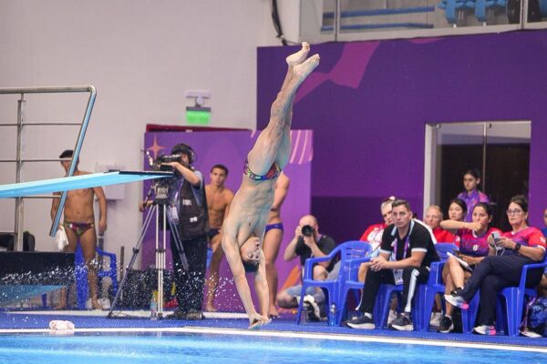 México hizo el 1-2 en trampolín 3 metros masculino en los Panamericanos Junior Asunción 2025, con David Vázquez y Jesús Agundez en lo más alto del podio. Foto: CONADE.