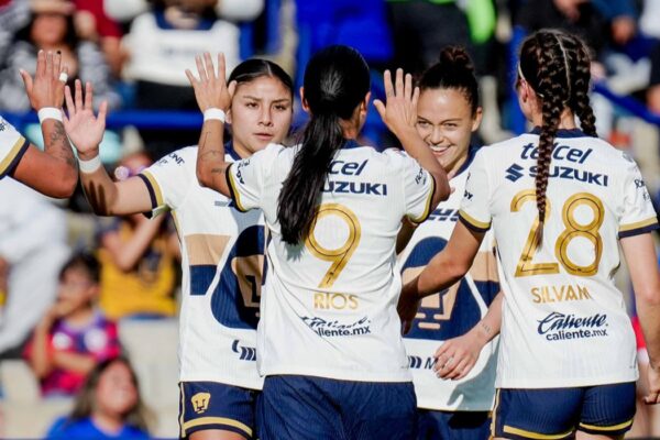 Pumas mantiene el invicto y se impone con autoridad a Cruz Azul en la Liga MX Femenil. Foto: Pumas.MX
