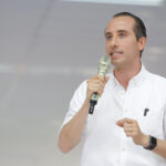 El dirigente estatal del PAN en Puebla, Mario Riestra Piña, mantiene silencio ante las acusaciones del gobernador Alejandro Armenta.