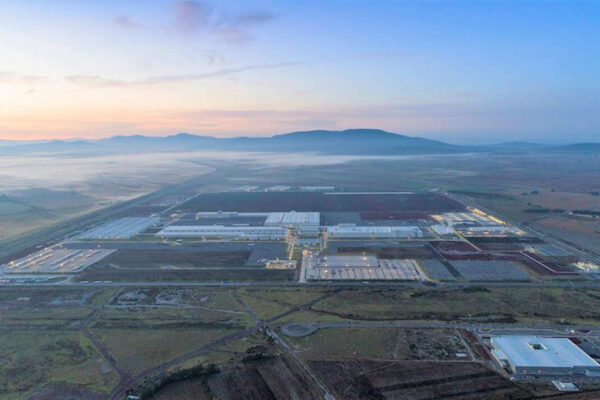 Puebla avanza en negociaciones con Google, Amazon y Microsoft para instalar laboratorios tecnológicos, impulsar programas educativos y evaluar la apertura de oficinas, consolidando a la entidad como polo de innovación. Foto: Acento 21.