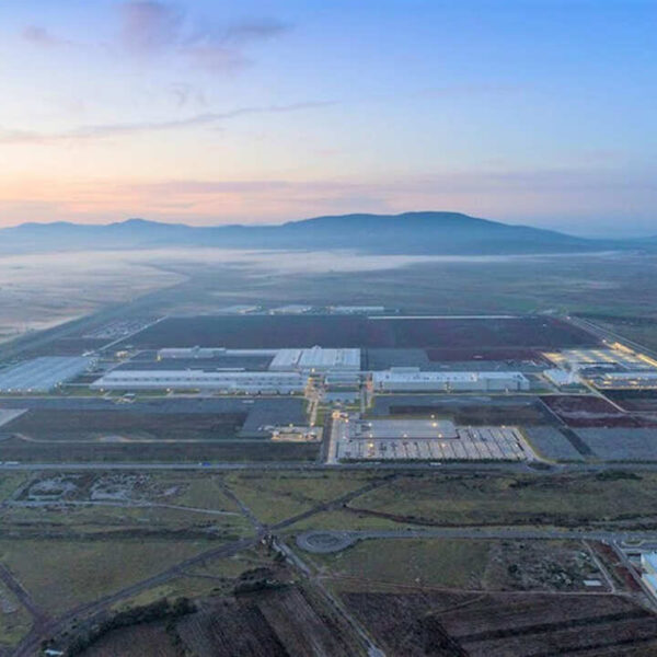 Puebla avanza en negociaciones con Google, Amazon y Microsoft para instalar laboratorios tecnológicos, impulsar programas educativos y evaluar la apertura de oficinas, consolidando a la entidad como polo de innovación. Foto: Acento 21.