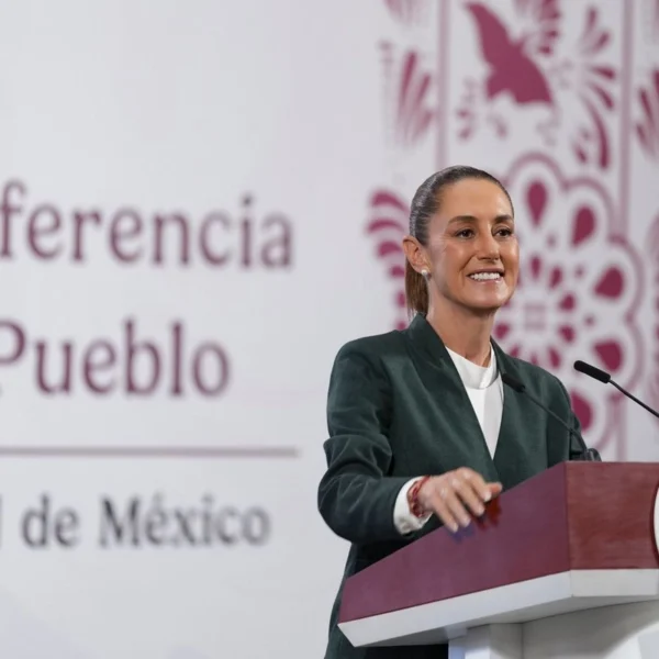 Morena en la Cámara de Diputados propuso que la consulta de ratificación de mandato de Claudia Sheinbaum se realice junto con las elecciones federales de 2027, en lugar de celebrarse meses después, como marca actualmente la Constitución. Foto: Gob MX.