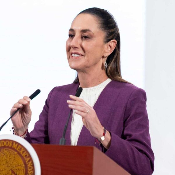 Claudia Sheinbaum garantizó la permanencia y aumento de programas sociales.