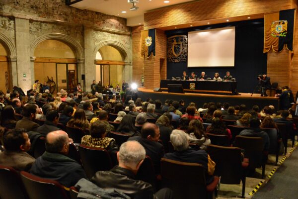 La UNAM aprobó la eliminación del artículo 15 de su Reglamento del Tribunal Universitario, que contemplaba la expulsión inmediata de estudiantes por actos vandálicos, en un esfuerzo por revisar las sanciones y garantizar mayor equidad en la aplicación de normas ante conflictos. Foto: DGCS UNAM.