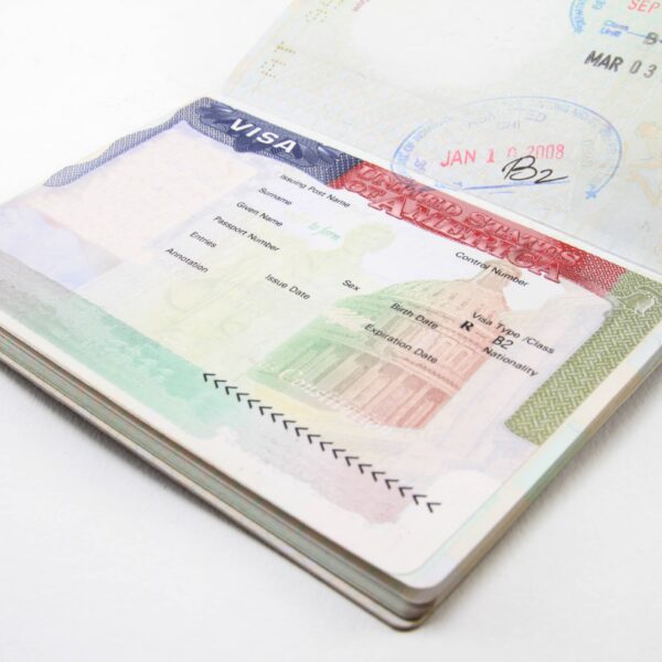 Estados Unidos revisa más de 55 millones de visados vigentes bajo una política de “evaluación continua”, lo que podría derivar en cancelaciones o deportaciones, incluso de personas que ya se encuentran dentro del país. Foto: Info Digna.