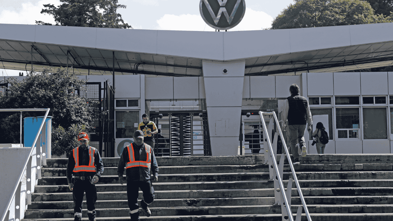 Volkswagen Puebla reducirá producción y contempla despidos por competencia internacional