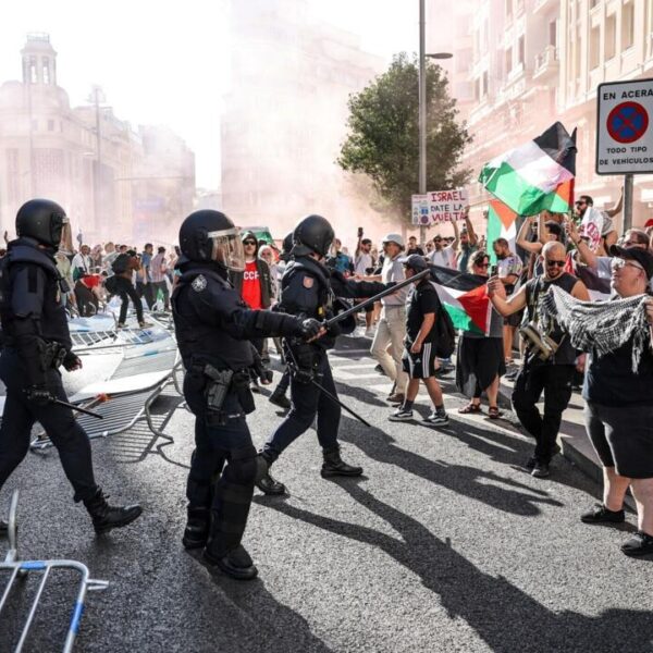 La Vuelta a España concluye sin podio tras protestas propalestinas en Madrid.