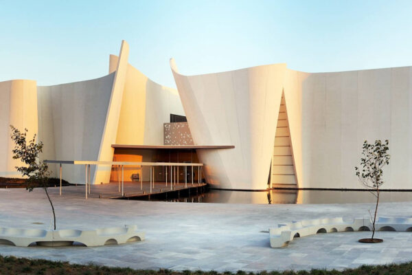 El gobernador Alejandro Armenta explicó que el préstamo de 2 mil millones de pesos se utilizó para pagar de manera anticipada la deuda del Museo Internacional Barroco, asegurando que no compromete a futuros gobiernos. Foto: Toyo Ito & Associates.