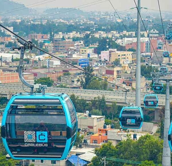 El trazo del cablebús priorizaría ir sobre camellones para evitar tala de árboles o afectar la privacidad de las viviendas. Foto: Esimagen.