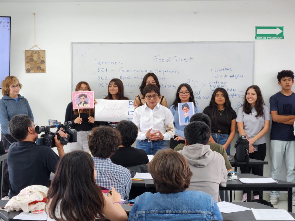 La doctora Lilia Cedillo, aspirante a la Rectoría de la BUAP
