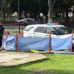 Abandonan cuerpo en el barrio de Analco junto a dos cartulinas con presuntos mensajes contra el líder de Fuerza 2000. Foto: X @soyluisgabriel1.