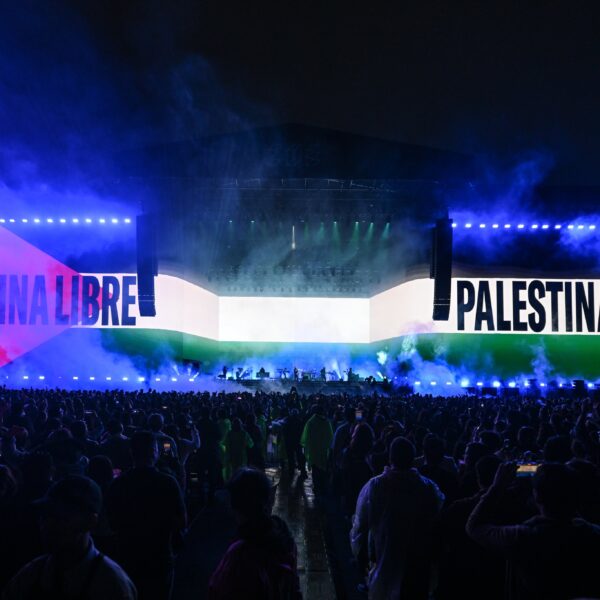 Zoé arranca gira en CDMX con mensaje por Palestina.