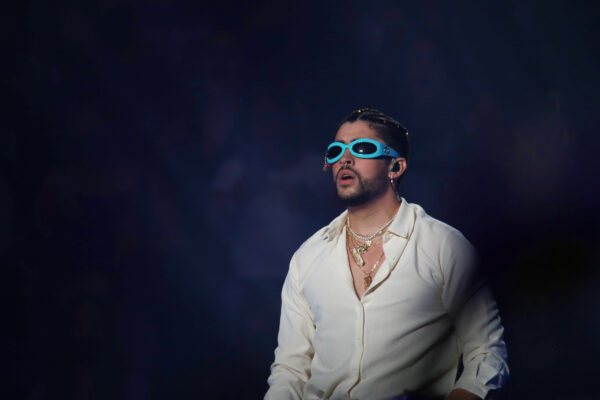 Bad Bunny cerrará su gira en Puerto Rico con un concierto transmitido en vivo para todo el mundo. Foto: Getty Images.