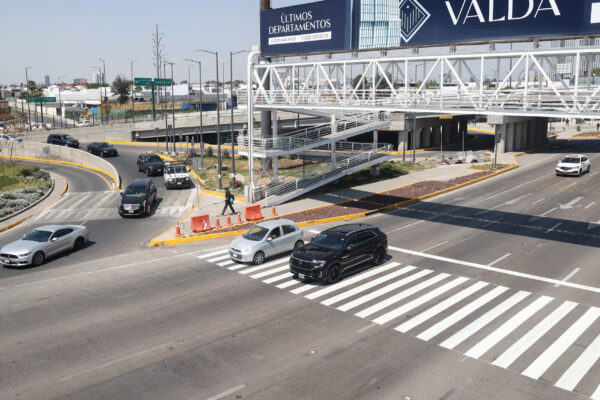 El paso peatonal frente al CCU no va; el gobierno pondrá escaleras eléctricas y elevadores para la movilidad de la zona. Foto: Reto Diario.