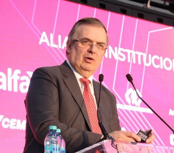 Marcelo Ebrard, secretario de Economía, anunció se aplicarían aranceles a importaciones chinas, con el objetivo de fortalecer la producción nacional y reducir el déficit comercial. Foto: Política Online.