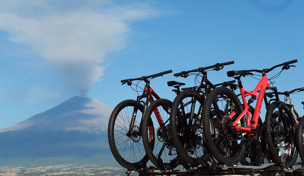 Atlixco vivirá la Popobike 2025 el 25 y 26 de octubre, con rutas de 35 y 65 km que recorrerán bosques, cascadas y paisajes del Popocatépetl, en combinación con el Festival Valle de Catrinas. Foto: Gobierno MX.