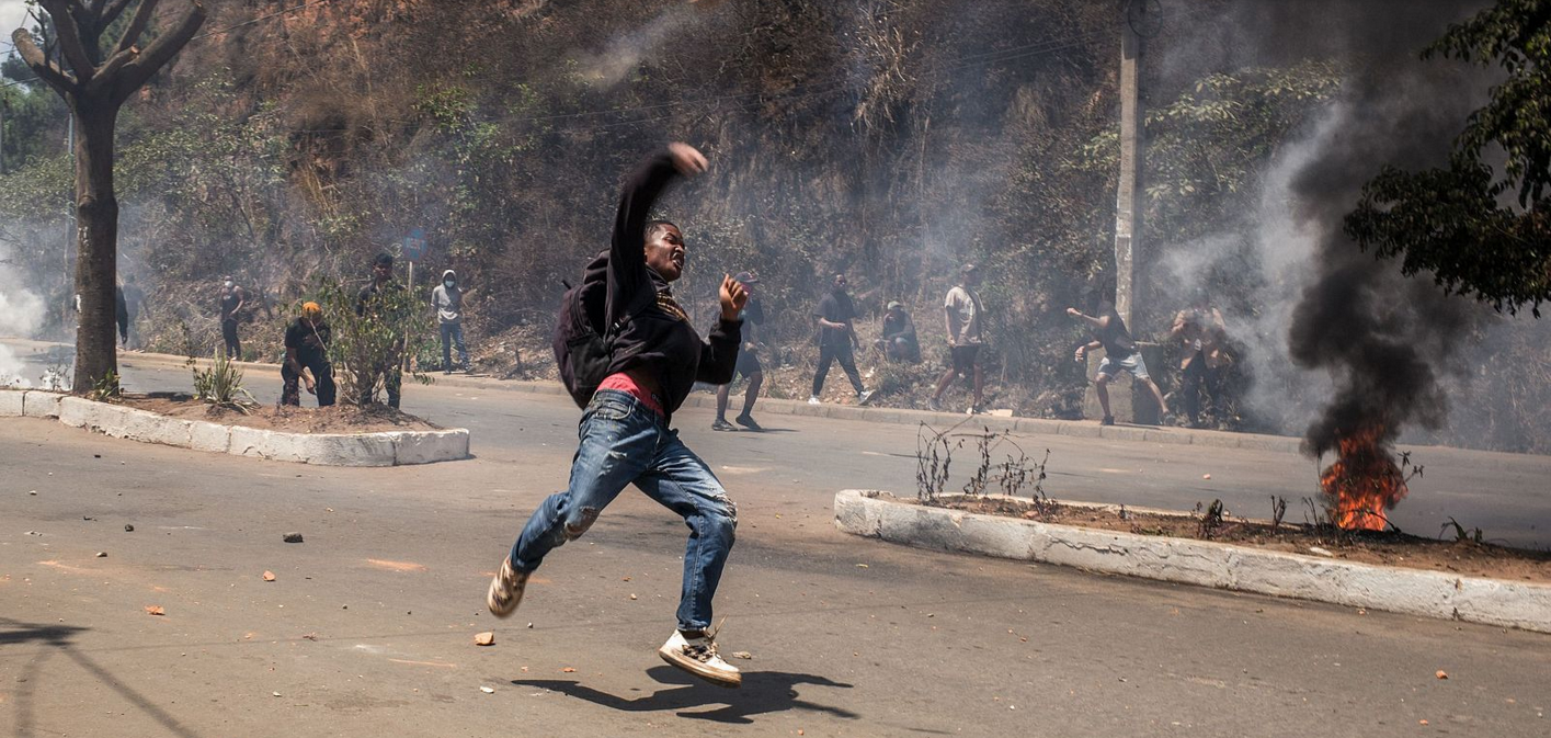 Crisis en Madagascar: Rajoelina destituye a su gabinete tras protestas que dejaron 22 muertos