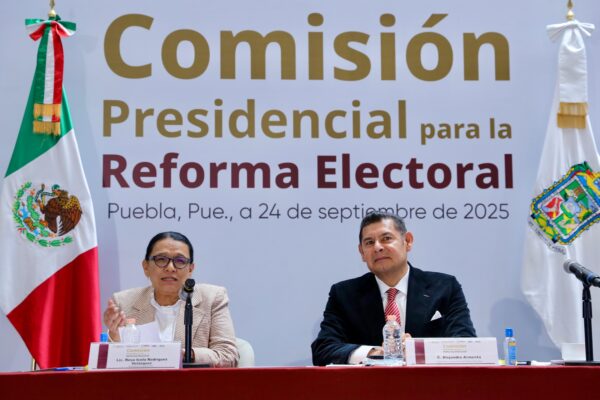 La nueva Reforma Electoral comenzó a construirse en Puebla: legisladores y dirigentes plantearon menos plurinominales, equidad en financiamiento y representación para personas con discapacidad. Foto: Gobierno de Puebla.