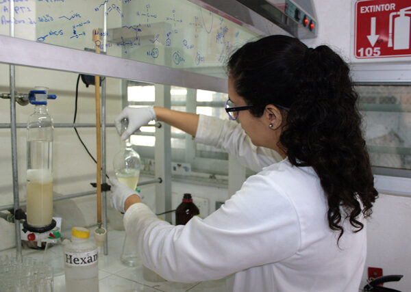 En cuatro años, la BUAP logró un crecimiento del 30.5% en el número de académicos dentro del Sistema Nacional de Investigadoras e Investigadores, al pasar de 767 en 2022 a 1,001 en 2026, reflejando la consolidación científica de la institución em el ámbito nacional. Foto: BUAP.