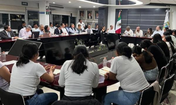 Normalistas de Teteles alcanzaron acuerdos con autoridades estatales y federales tras días de tensión y protestas. Foto: Tribuna Noticias.