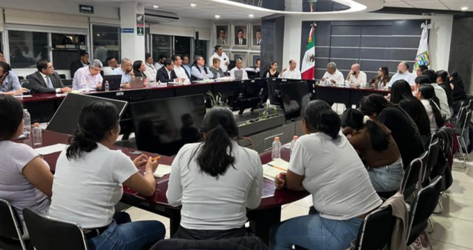 Normalistas de Teteles alcanzaron acuerdos con autoridades estatales y federales tras días de tensión y protestas. Foto: Tribuna Noticias.