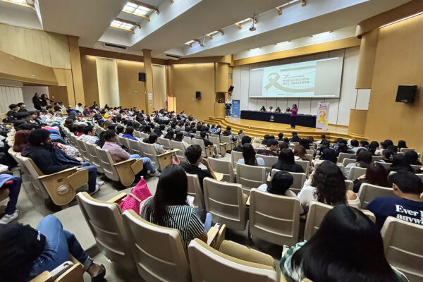 La BUAP reunió a más de 7 mil jóvenes para hablar sobre el suicidio; la Séptima Jornada de Prevención incluyó charlas, talleres y cine para sensibilizar y ofrecer herramientas de autocuidado emocional a la comunidad universitaria. Foto: BUAP.