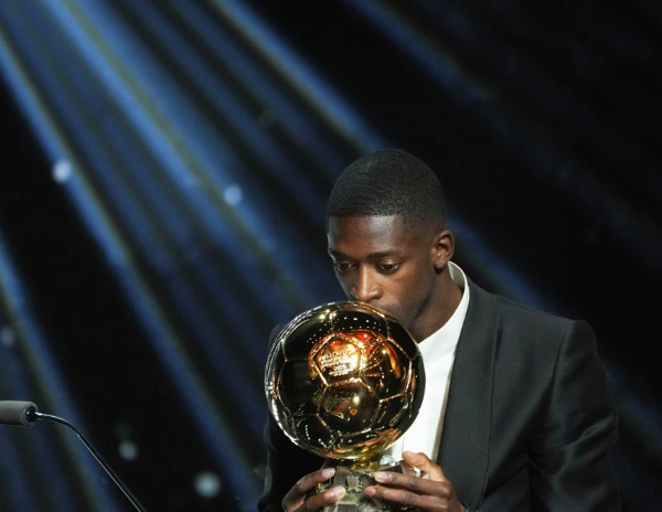 Ousmane Dembélé levantó el Balón de Oro 2025 en París, tras una temporada consagratoria con el PSG y la selección francesa. Foto: La Razón.