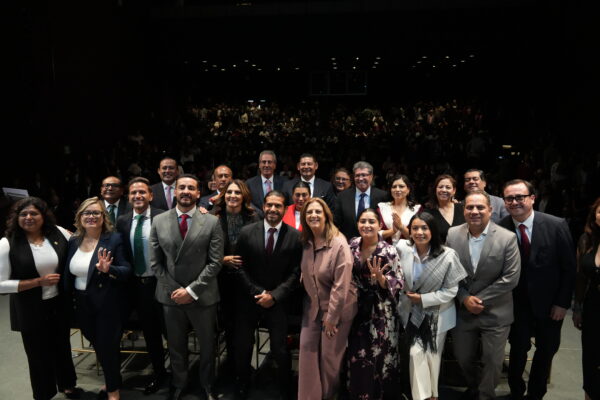 Diputadas y Diputados federales de Puebla presentaron de manera conjunta su Primer Informe Legislativo en el Complejo Cultural Universitario, un ejercicio inédito de rendición de cuentas que reunió a los ganadores de la Coalición Sigamos Haciendo Historia.