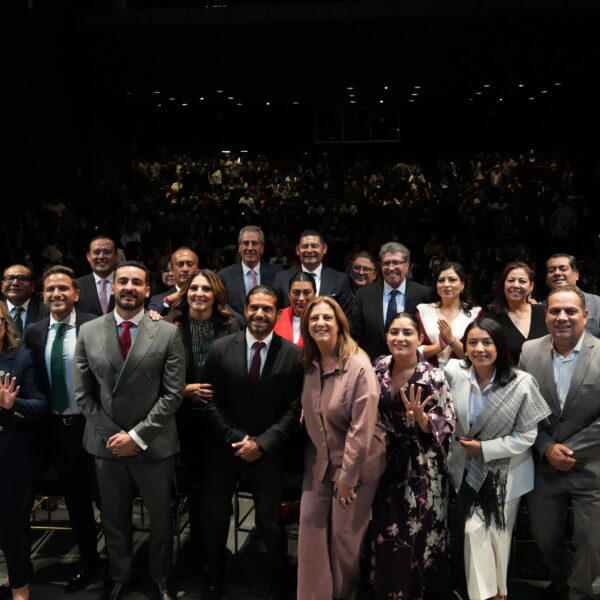 Diputadas y Diputados federales de Puebla presentaron de manera conjunta su Primer Informe Legislativo en el Complejo Cultural Universitario, un ejercicio inédito de rendición de cuentas que reunió a los ganadores de la Coalición Sigamos Haciendo Historia.