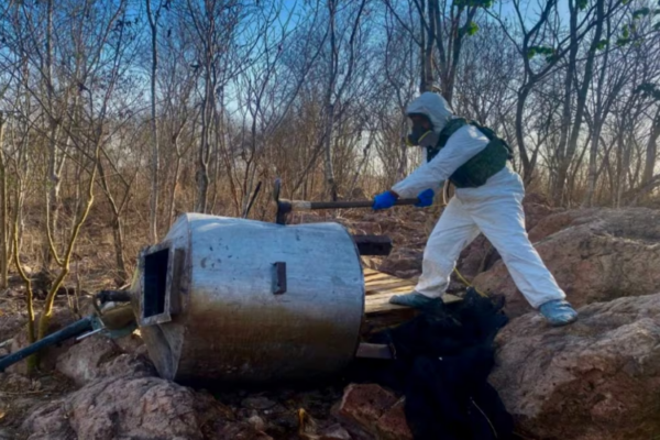 En Sinaloa, el Ejército localizó y destruyó 12 centros con más de 5 mil litros de químicos