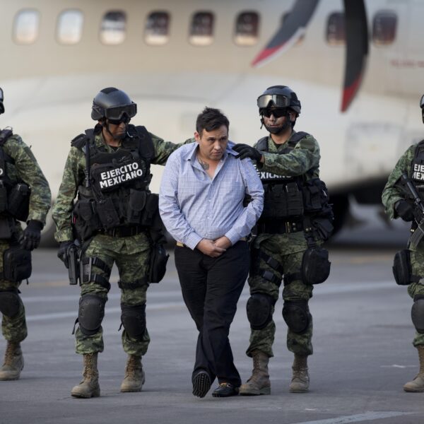 Los hermanos Treviño Morales enfrentan cargos por narcotráfico y crimen organizado en Estados Unidos; no serán condenados a muerte. Foto: AP.