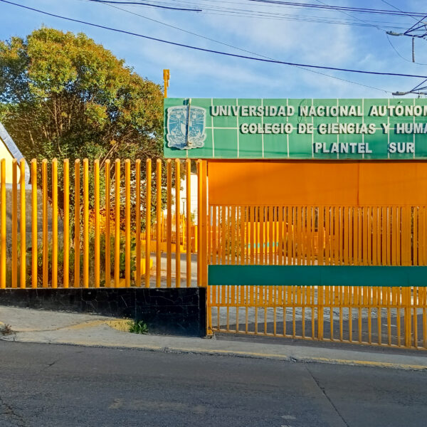 Un alumno perdió la vida en un ataque con arma blanca dentro del CCH Sur; la UNAM suspendió clases y autoridades indagan los hechos.