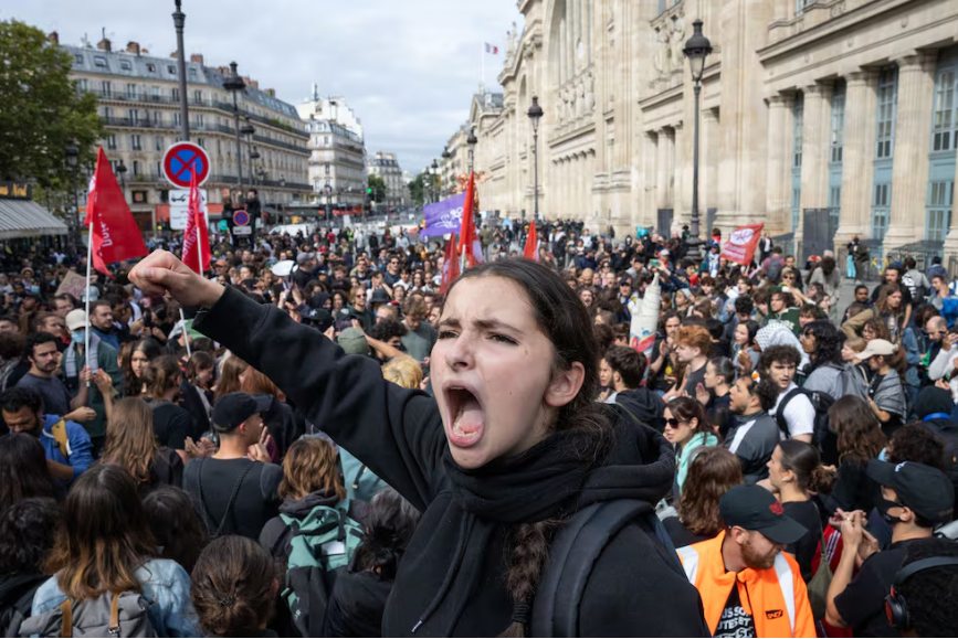 “¡Bloqueen todo!”: Francia vive una jornada de furia social contra Macron